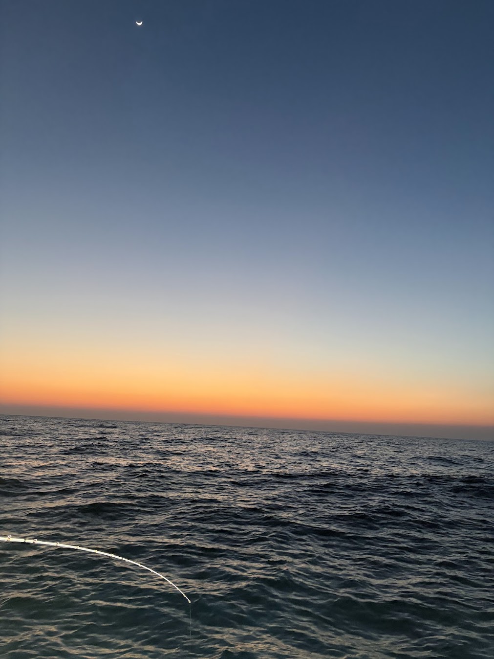 日本海の漁船からみた夕焼け